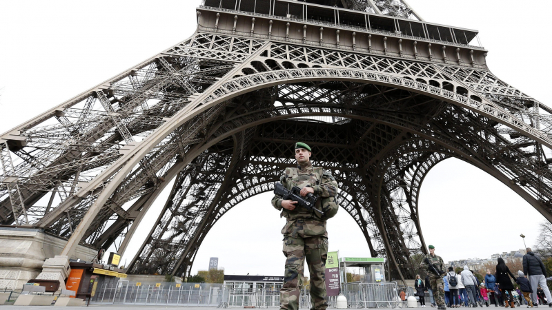 Западните спецслужби са знаели за готвени атентати преди атаката в Париж
