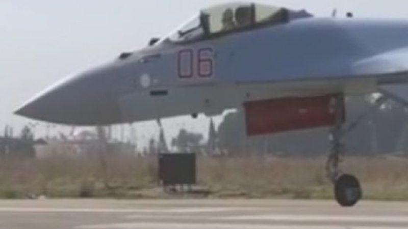 Най-опасният самолет в света: Русия пусна новата смъртоносна играчка Су-35С в Сирия (ВИДЕО)