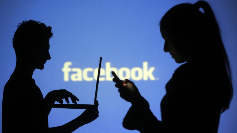 Първокласници въртят бизнес с Фейсбук