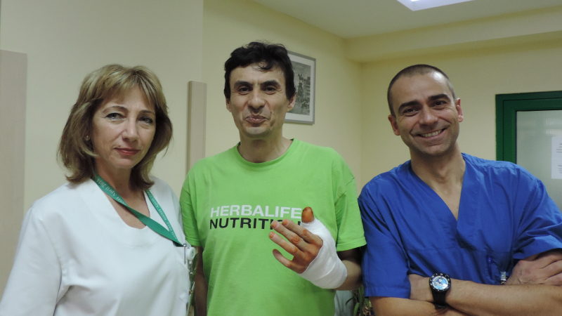 Хирурзи от „Софиямед“ трансплантираха палец от крак на ръката на 50г. мъж