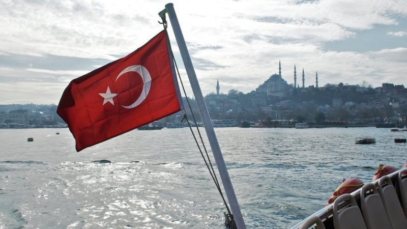 Бивш посланик на Турция: Политиката на страната я докара до „смъртоносна безизходица” 