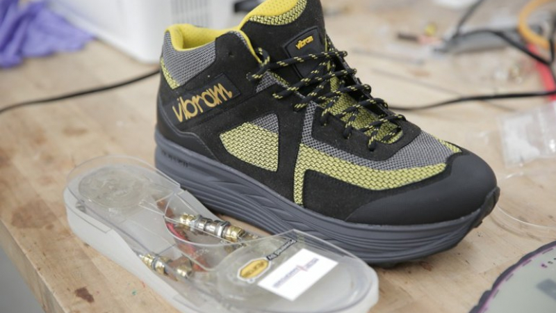 Обувки акумулират кинетичната енергия при ходене (ВИДЕО)