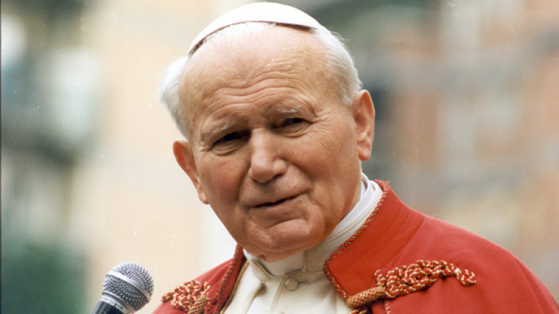 Филм на Би Би Си намеква за греховна любов на папа Йоан Павел II