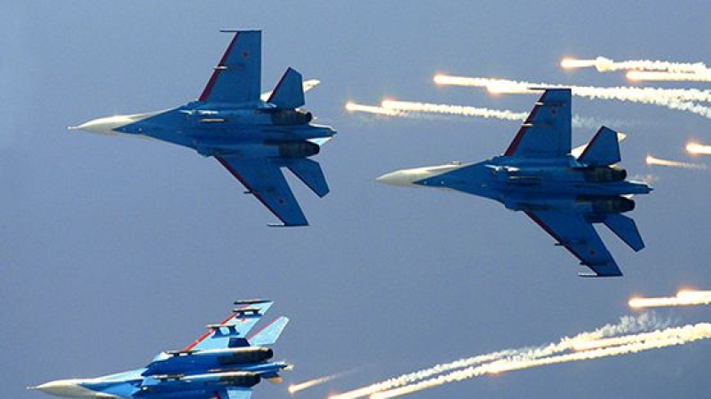 Русия превзема Черно море! Тества 40 самолета в грандиозно военно учение
