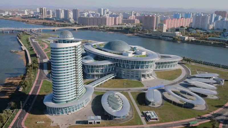 Няма шега! Вижте невероятната архитектура на Северна Корея (СНИМКИ/ВИДЕО)