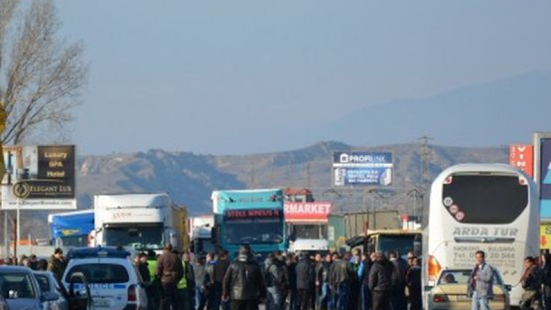 Започва се! Превозвачи блокират всички пунктове с Гърция