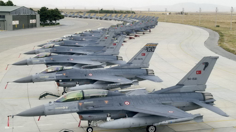 В Гърция става напечено! Страната превръща островите си в брониран военен щит - гради „непотопяеми самолетоносачи“