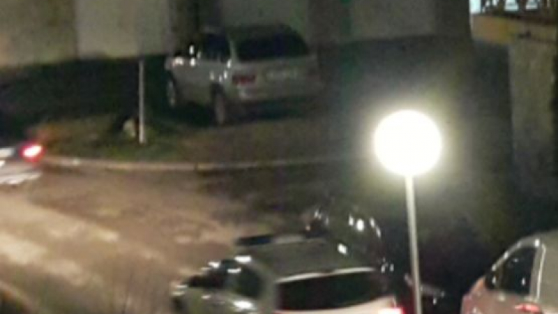 Извънредно в БЛИЦ! Полицията май спипа черния Крайслер, от който мутри пребиха шофьор на Околовръстното (СНИМКИ)