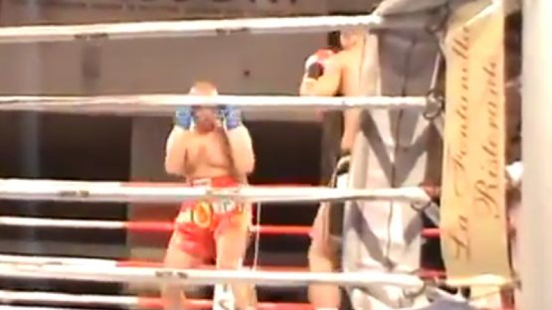 ВИДЕО показва как бияча от Околовръстното Георги Близнаков е помлян като маче у дерек на ринга 