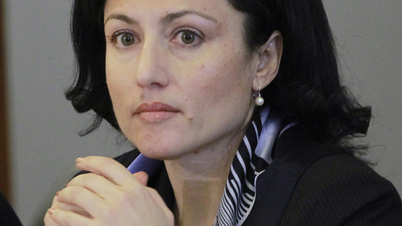 Министър Десислава Танева уволни изпълнителния директор на ИАРА
