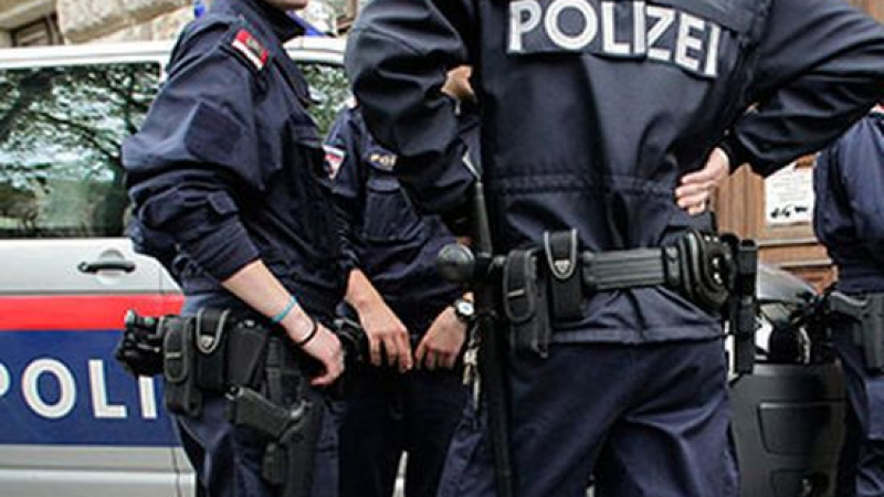 Австрия осъди българин за трафик на 20 мигранти 