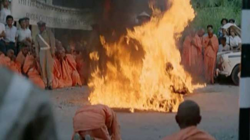 Тибетски монах са самозапали