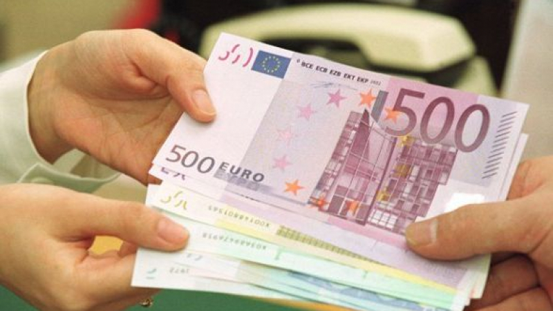 Закопчаха данъчна от НАП-София за подкуп от 1000 евро