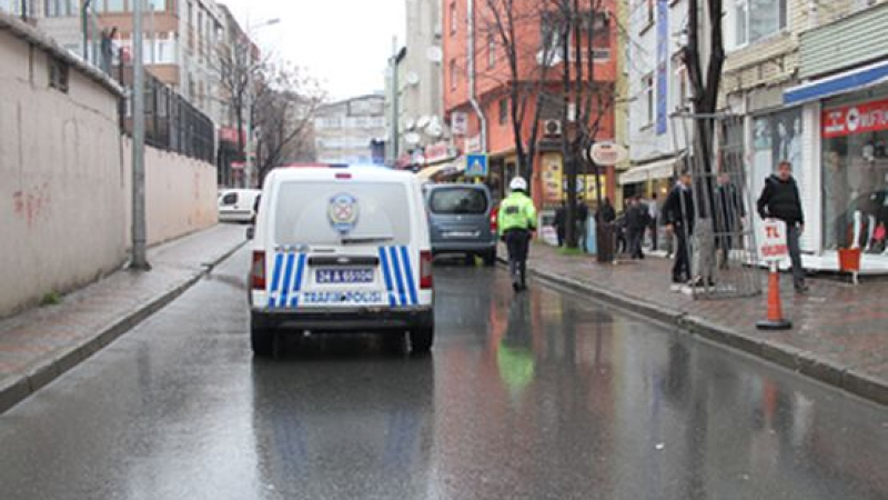 Извънредно от Истанбул! Две терористки хвърлили гранати по полицейски участък (ВИДЕО)