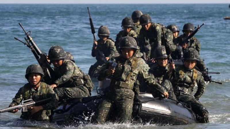 Екшън в морето! Филипините арестуваха кораб на Северна Корея