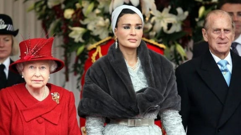 Без фередже и хиджаб: Първата дама на Катар строши традициите (СНИМКИ)
