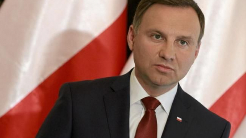 Полският президент катастрофира със служебния си автомобил (ВИДЕО) 