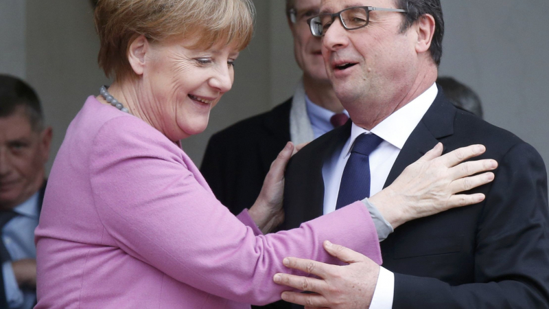 Меркел иска още по-големи санкции за Русия, Оланд я подкрепи