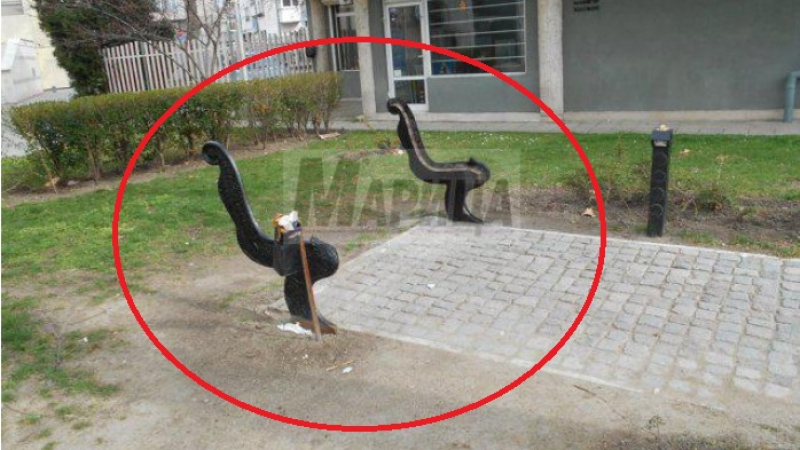 Мистериозно изчезна най-прочутата пейка в Пловдив