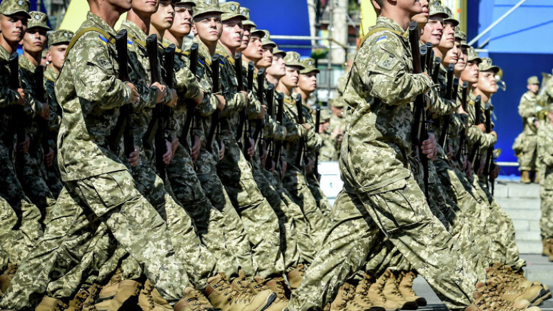 Киев призна, че страната не е готова да влезе в НАТО 