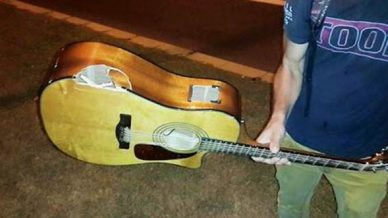 Смелост! Музикант спрял в Израел терорист с китара по главата 