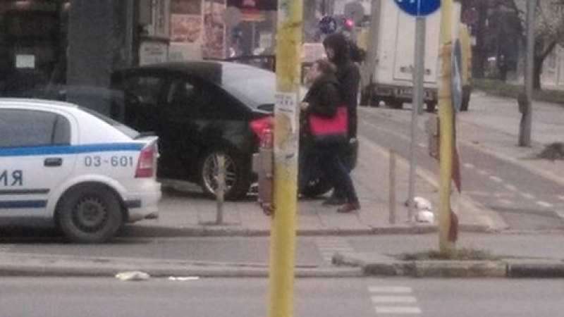 Жена без книжка е забила колата си в магазина във Варна