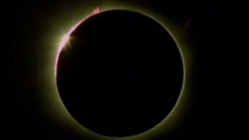 НАСА пусна ефектни кадри от слънчевото затъмнение (ВИДЕО)