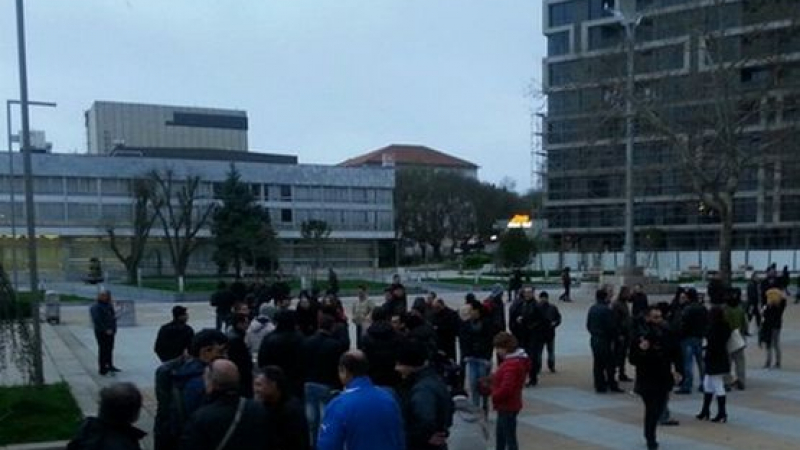 Полицаите в Бургас протестират мирно, засега
