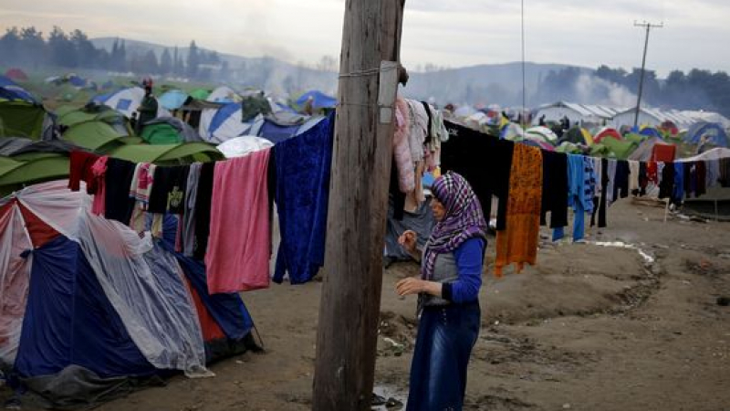 Страшна зараза плъзна в бежанския лагер в Идомени!