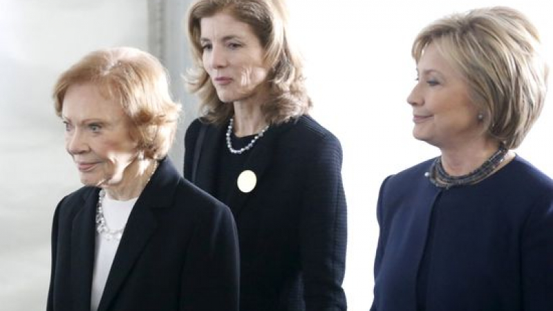 Хилари Клинтън сгафи яко на погребението на Нанси Рейгън  