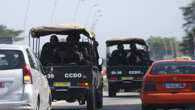 Терористи нападнаха с картечници курорт в Кот д&#039;Ивоар, стрелят на месо, трупове застлаха плаж (ВИДЕО)