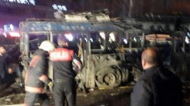 Ужасът в Анкара: Най-малко 15 трупа след експлозията в центъра на турската столица (СНИМКИ/ВИДЕО)