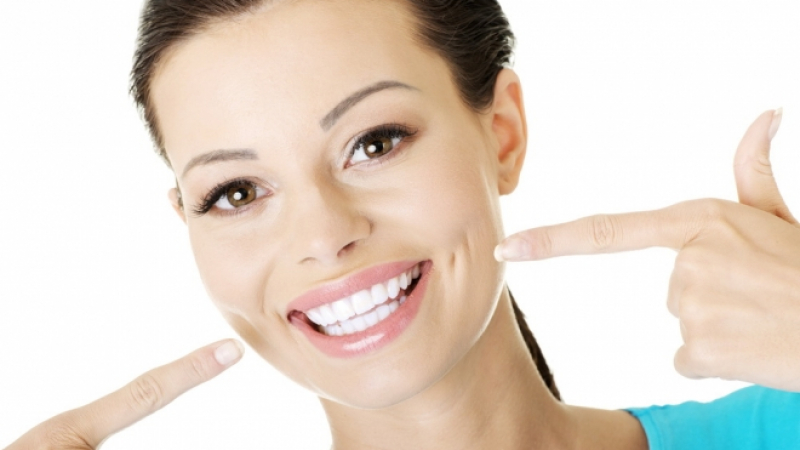 Бърз и лесен домашен метод за избелване на зъбите смая стоматолозите  