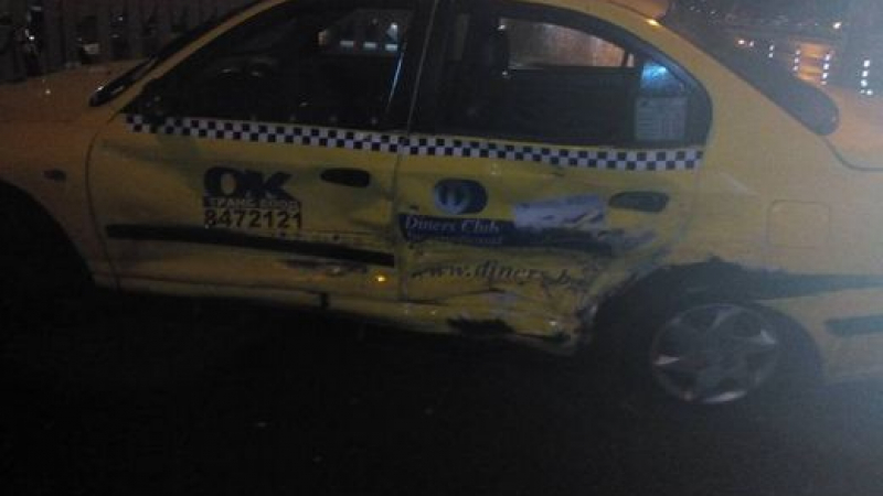 Шофьор помля такси в София и избяга като плъх без да слезе да види има ли пострадали (СНИМКИ)