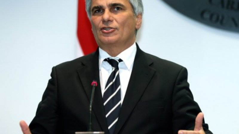 Австрийският канцлер настоя веднага да бъде затворен маршрута за бежанци през България
