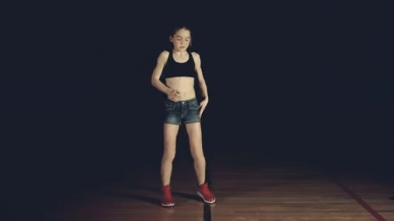 Това 12-годишно момиче се научи да танцува изумително без да излиза от дома си (ВИДЕО)