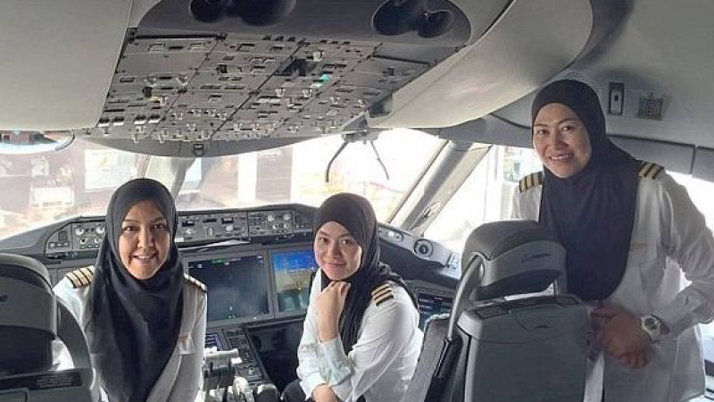 Невиждано! В Саудитска Арабия се приземи самолет с женски екипаж 