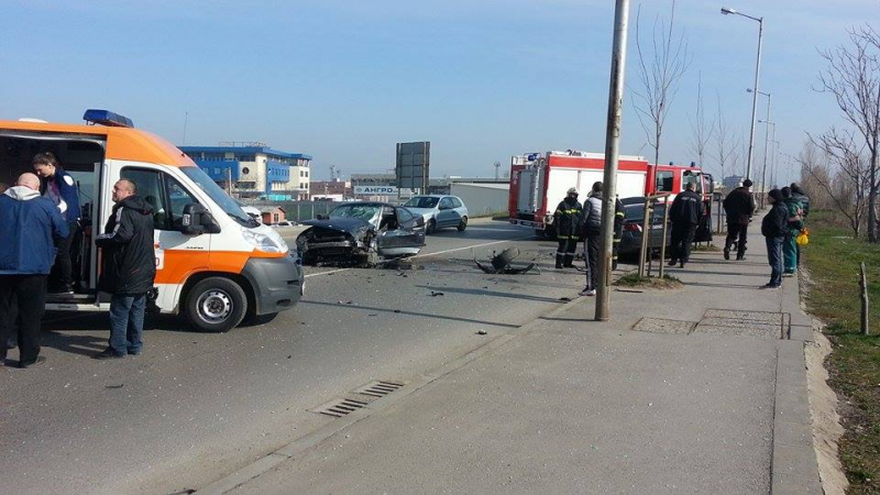 Първо в БЛИЦ TV: Жестоко меле в София, хвърчат пожарни и линейки! (СНИМКИ)