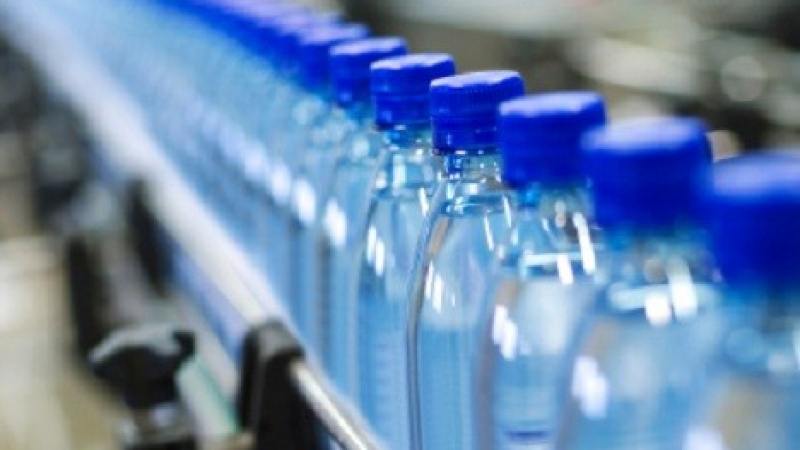 Експерт бие тревога: Половината бутилирана вода е от чешмата