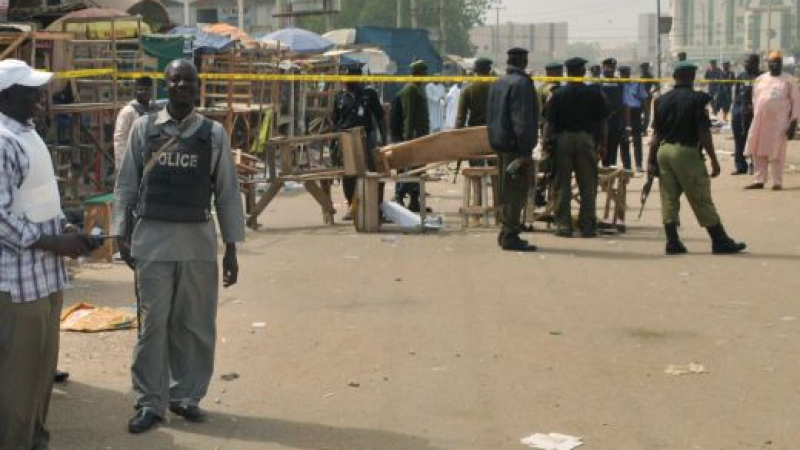 Страшни взривове! Жени камикадзета убиха 22 души в джамия в Нигерия