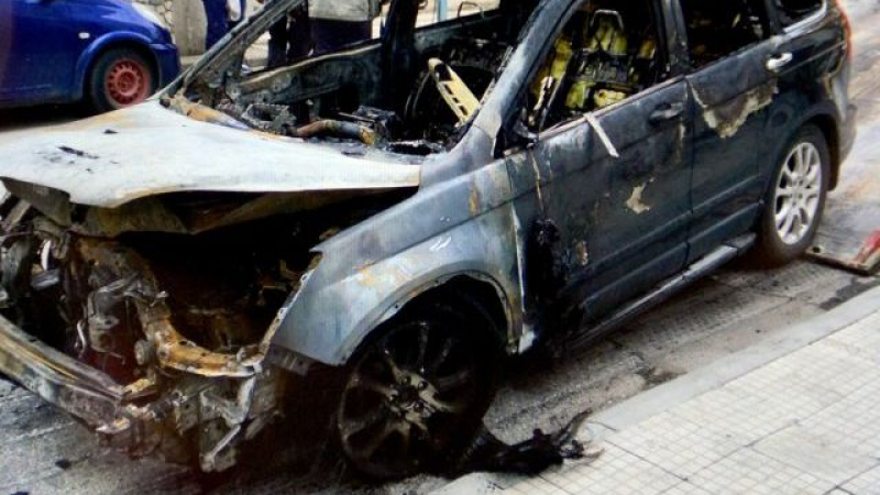 Мистериозно изгоря лъскава кола на арменец в Пловдив