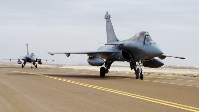 Франция може да задейства в конфликти извън страната едва 20 бойни самолета