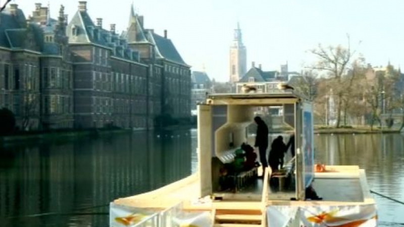 Плаваща класна стая „броди” из холандските канали 