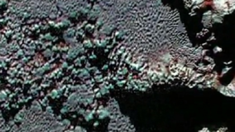 Сонда на НАСА снима изненадващ пейзаж на Плутон (ВИДЕО)