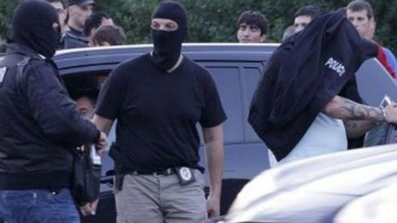 Удар на ГДБОП: Арестуваха в Бургас въоръжена банда за трафик на кокаин за Западна Европа