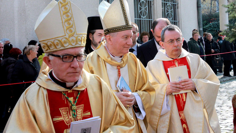 Кардинал Пиетро Паролин освети катедралния храм „Успение Богородично” (СНИМКИ)