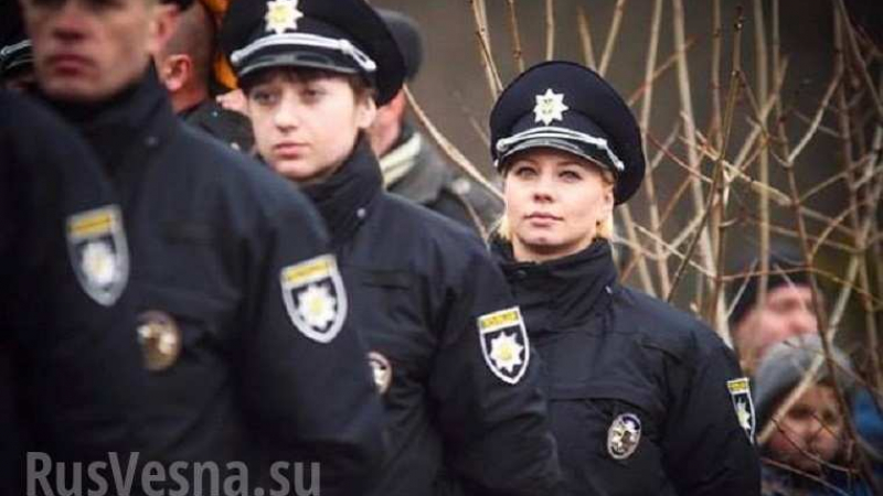 Жрица на любовта постъпи в украинската полиция, за да бори проституцията (СНИМКИ 18+) 