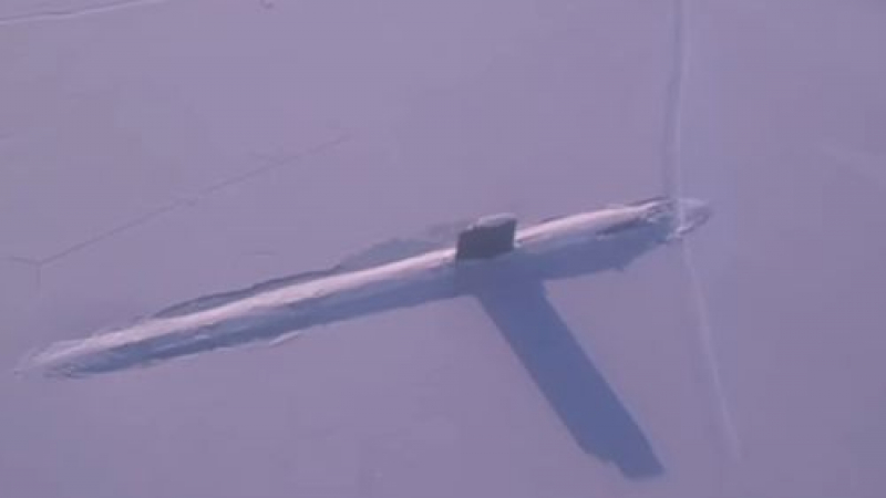 Подводница на САЩ „изниква” от леда в Арктика (ВИДЕО)  
