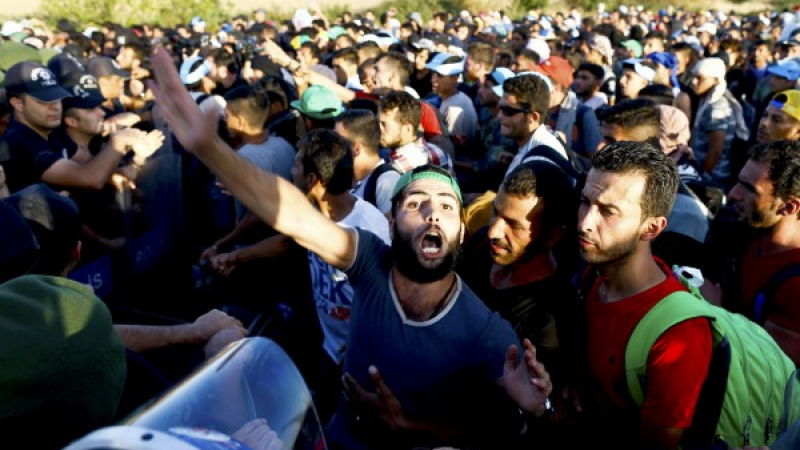 Германия и Франция изпращат в Гърция полицаи и миграционни служители