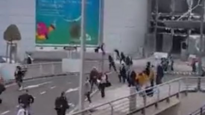 Извънредно! Два взрива разтърсиха летището в Брюксел (ВИДЕО/СНИМКИ)